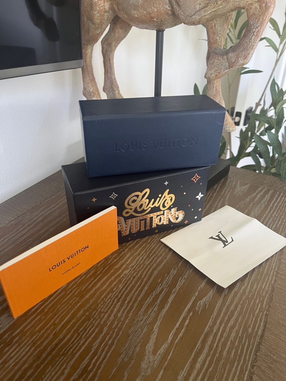 Louis Vuitton Sunglass Holder And Box - Picture 2 of 8